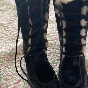 Black like new UGGS. LACE UP.